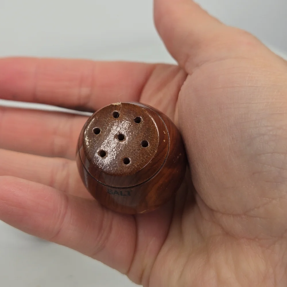 VTG Wooden‎ Salt and pepper Shakers Barrel Shaped Souvenirs Poise Oklahoma Trink